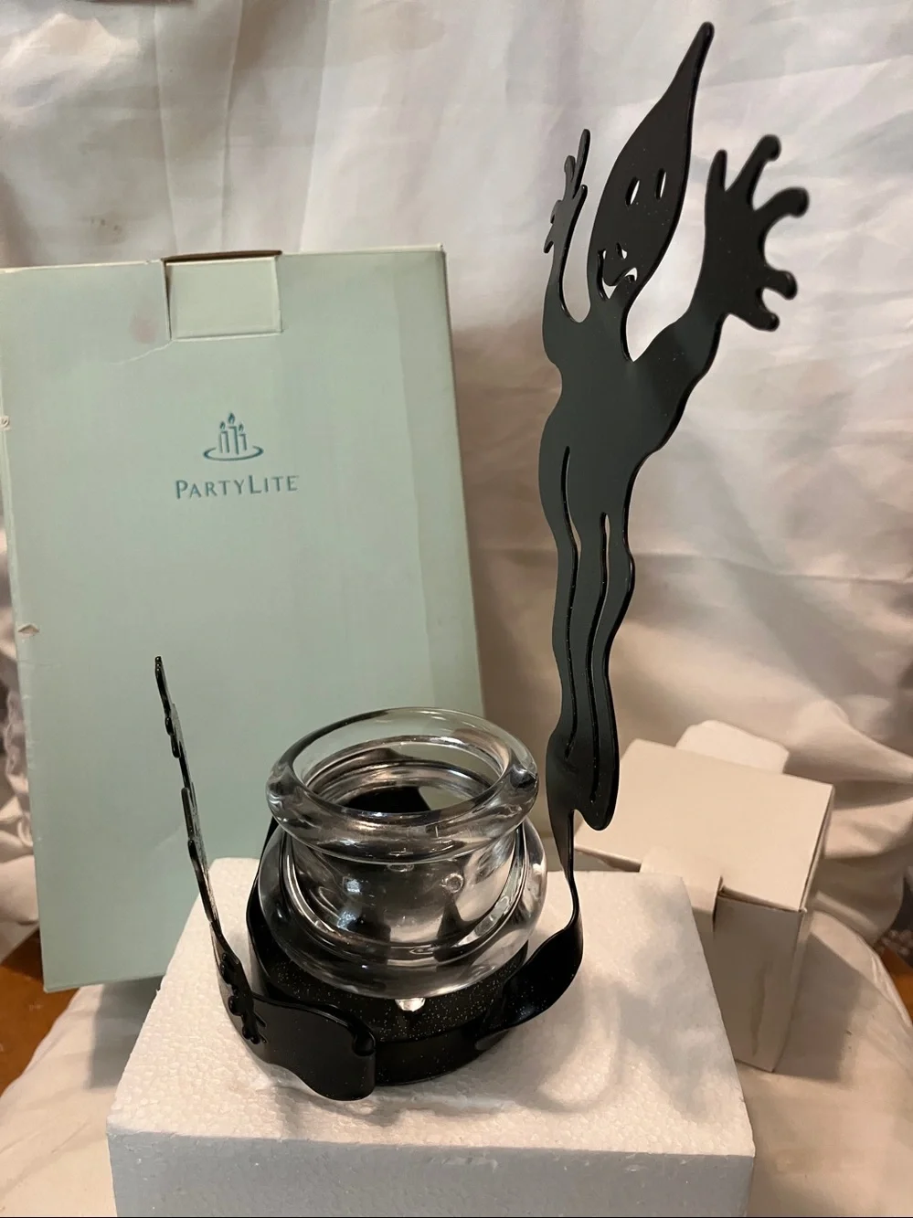 New. Partylite 2 pc black wrought iron. Shadow Dancers